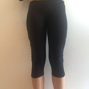 🎁 2 for 30 Lululemon capris - black - size 6